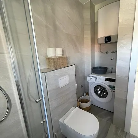 Apartament Lara *